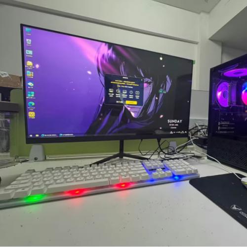 原价8600 转让个人自用高配台式电脑32g电脑主机顶配电脑全套 直播电脑主机 电商台式机 吃鸡游戏全套 剪辑渲染直播电脑 可以过来现场支持自提 试机！也可以发快递，二手贩子勿扰，我这是个人的电脑，还请不要砍价，不讲价！  单主机780 带上显示屏全套1080送键盘，鼠标，音响，鼠标垫，网线，连接线整套都有在一起出，还有一套全新未拆封的键盘鼠标和显示屏，先到先得。  【主板】 英特尔X79固态豪华千兆主板 【处理器】英特尔E5V2 高性能12核心线程（多任务办公） 【显卡】Nvidia GTX7