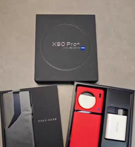 vivo X90pro+ 全网通5G 95新无拆修！ 机身成色95新，外观几乎无明显磨损，日常使用痕迹轻微，机身线条流畅，握持手感依旧出色。核心部件无拆修、无更换，原装品质有保障，性能稳定运行流畅，拍照、游戏、日常办公均无压力，电池健康度80左右，满足日常续航需求。  配置可选：12+256G ¥1688超值价，12+512G ¥1800赠送后配充电器，性价比拉满！ 支持全网通5G，信号稳定网速快，满足多场景网络需求。下单即享48小时发货，默认发顺丰快递到付，物流高效有保障。