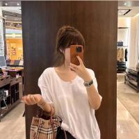 急出闲置牛皮巴宝莉全新bbr格纹小水桶斜挎随便搭配都很好看，|||头层小牛皮，复古优雅 满满的高级感，质量很好，不拆五金膜肩带膜都可以无理由退货 尺寸18.5*16.5cm，全新礼盒和防尘袋都在，追求品质的刘亦菲可以直接拍