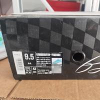 安踏海沃德3代 篮球鞋 湖水蓝配色 43码 270mm 全新正品，带原盒，右脚鞋面轻微氧化可看图7支持鉴定，假一赔三 鞋面卡通图案，氮科技加持，缓震防滑，实战舒适，四季可穿 鞋底干净，无磨损，无破损，成色特别好