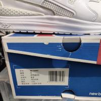 New Balance 1550 白色运动鞋 现有尺码 :43码 42码各一双 正品保证，支持鉴定，假一赔三 鞋面透气，鞋底防滑耐磨，穿着舒适 保存不当，轻微氧化发黄，整体成色还可以，无开胶无破损，细节见图 带原盒，鞋标齐全
